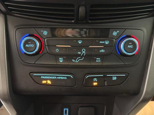 Lightning Blue Metallic 2017 Ford Escape SE