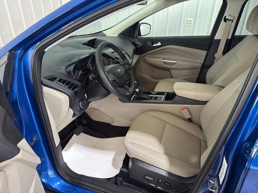 Lightning Blue Metallic 2017 Ford Escape SE