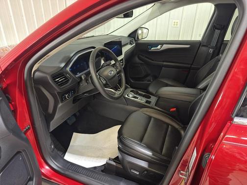 Rapid Red Metallic Tinted Clearcoat 2023 Ford Escape Platinum