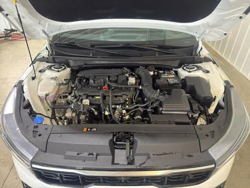 Snow White Pearl 2025 Kia K4 GT-Line Turbo