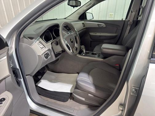 Silver Ice Metallic 2011 Chevrolet Traverse LS