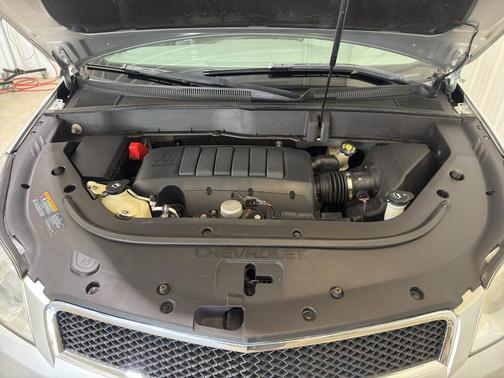 Silver Ice Metallic 2011 Chevrolet Traverse LS