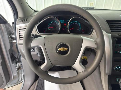 Silver Ice Metallic 2011 Chevrolet Traverse LS