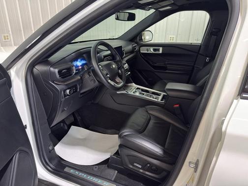 Star White Metallic Tri-Coat 2023 Ford Explorer Platinum