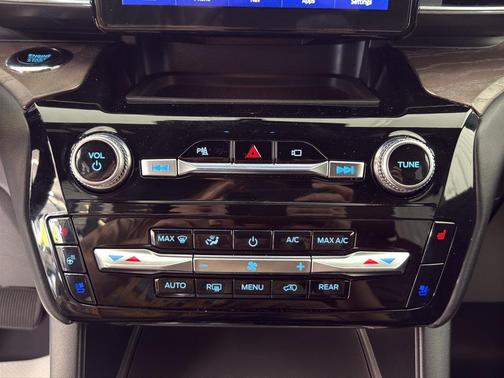 Star White Metallic Tri-Coat 2023 Ford Explorer Platinum