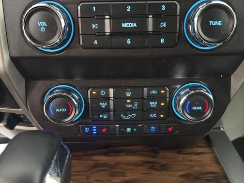 Ingot Silver Metallic 2019 Ford F-150 Lariat
