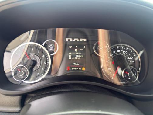 Bright White Clearcoat 2024 RAM 2500 Tradesman Crew Cab 4x4 8' Box