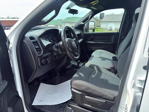 Bright White Clearcoat 2024 RAM 2500 Tradesman Crew Cab 4x4 8' Box