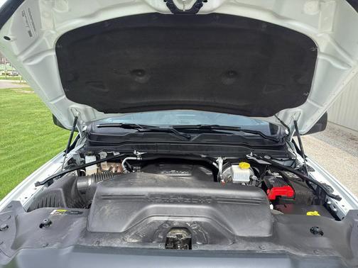 Bright White Clearcoat 2024 RAM 2500 Tradesman Crew Cab 4x4 8' Box