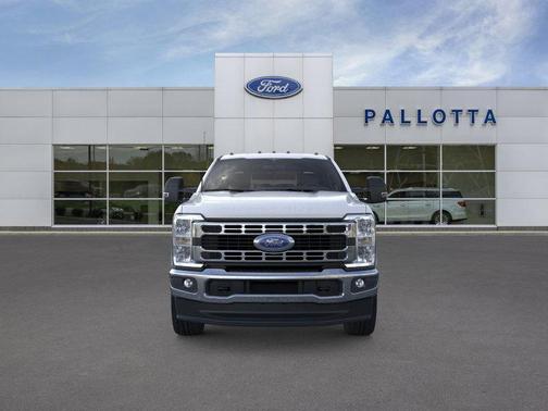 Oxford White 2026 Ford F-250 XLT
