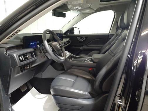 Infinite Black Metallic Clearcoat 2025 Lincoln Aviator Premiere