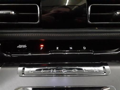 Infinite Black Metallic Clearcoat 2025 Lincoln Aviator Premiere