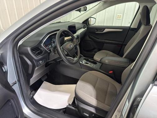 Iconic Silver Metallic 2022 Ford Escape SE