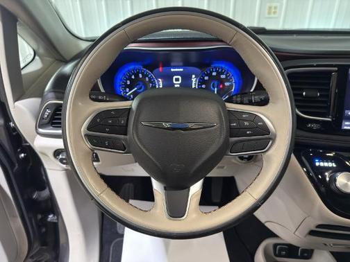 Granite Crystal Metallic Clearcoat 2019 Chrysler Pacifica Limited