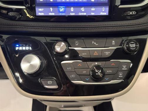 Granite Crystal Metallic Clearcoat 2019 Chrysler Pacifica Limited
