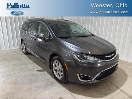 Granite Crystal Metallic Clearcoat 2019 Chrysler Pacifica Limited