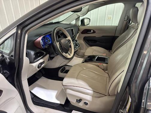 Granite Crystal Metallic Clearcoat 2019 Chrysler Pacifica Limited