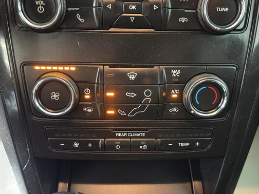 Agate Black Metallic 2019 Ford Explorer XLT