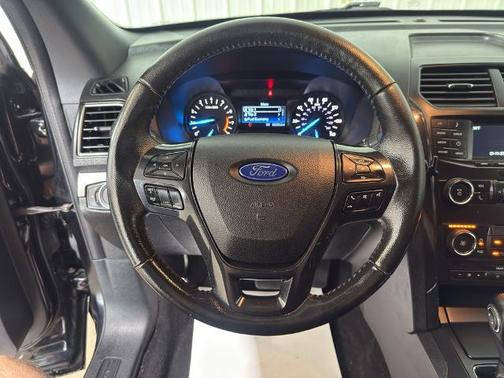 Agate Black Metallic 2019 Ford Explorer XLT