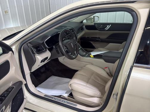 Ivory Pearl Metallic 2018 Lincoln Continental Select