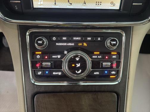 Ivory Pearl Metallic 2018 Lincoln Continental Select