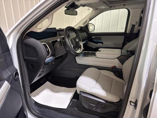 Space Silver Metallic 2025 Ford Expedition Platinum