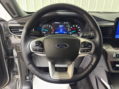Iconic Silver Metallic 2022 Ford Explorer XLT