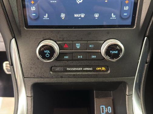 Agate Black Metallic 2022 Ford Edge ST