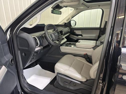 Agate Black Metallic 2025 Ford Expedition Max Active 4x4