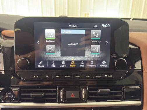 Everest White Pearl Tricoat/Super Black 2025 Nissan Pathfinder Platinum 4WD