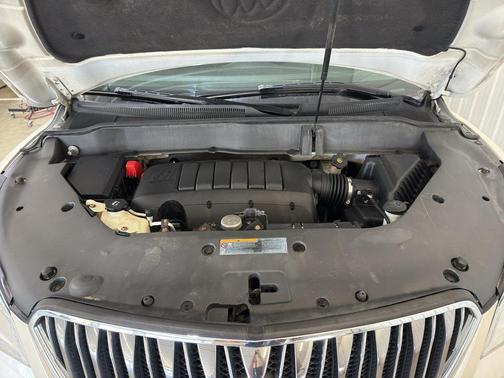 White Diamond Pearl 2014 Buick Enclave Leather