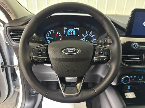 Oxford White 2022 Ford Escape SE