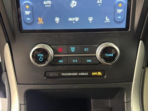 Iconic Silver Metallic 2024 Ford Edge SEL