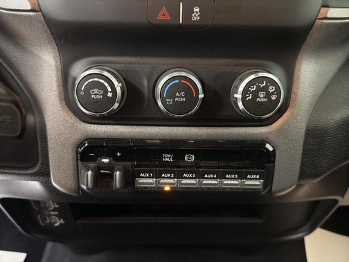 2020 RAM 2500 Tradesman Crew Cab 4x4 6'4' Box