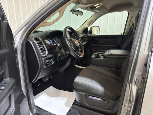 2020 RAM 2500 Tradesman Crew Cab 4x4 6'4' Box