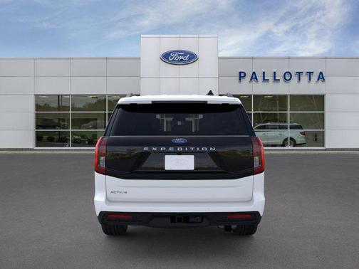 Star White Metallic Tri-Coat 2026 Ford Expedition Active