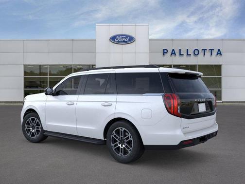 Star White Metallic Tri-Coat 2026 Ford Expedition Active