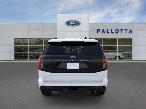 Star White Metallic Tri-Coat 2026 Ford Expedition Active