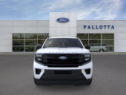 Star White Metallic Tri-Coat 2026 Ford Expedition Active