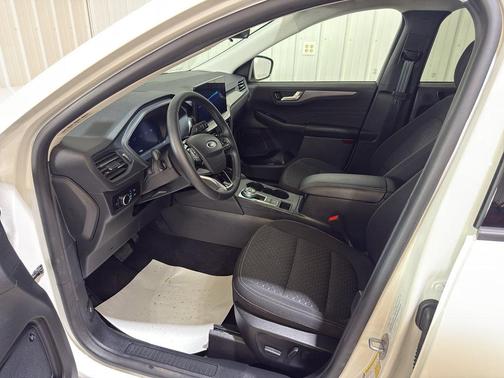 Star White Metallic Tri-Coat 2023 Ford Escape Active