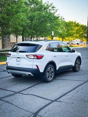Oxford White 2020 Ford Escape SEL