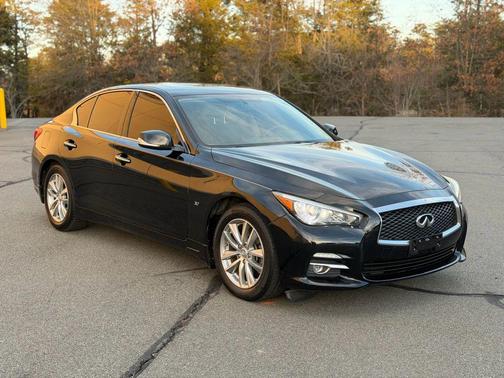 2015 INFINITI Q50 Premium