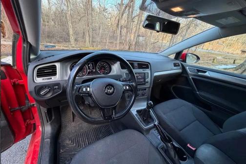 2016 Volkswagen Golf SportWagen TSI S 4-Door