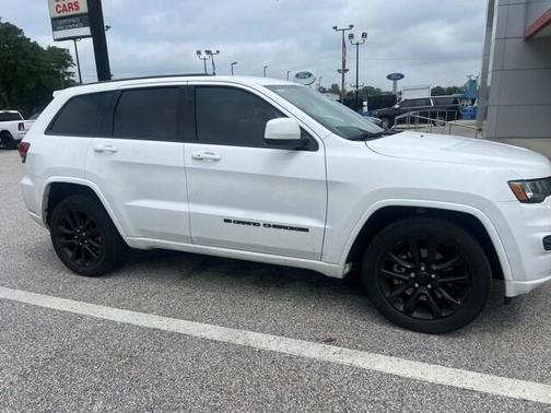2022 Jeep Grand Cherokee Laredo