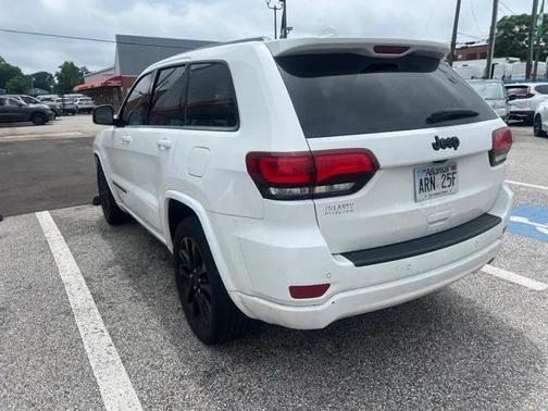 2022 Jeep Grand Cherokee Laredo