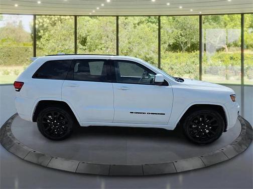 2022 Jeep Grand Cherokee Laredo