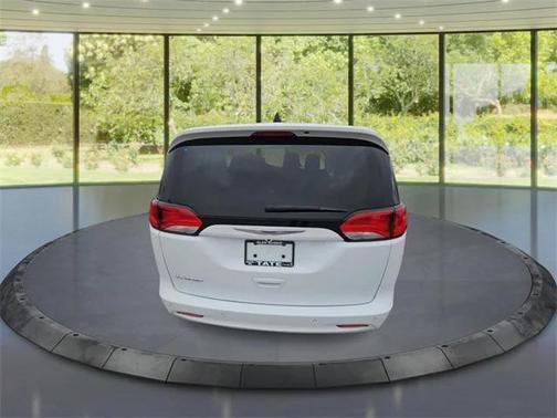 2020 Chrysler Voyager L