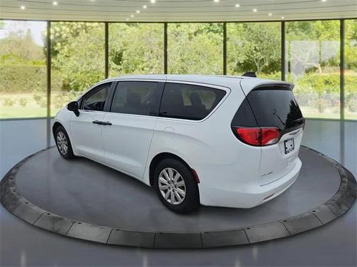 2020 Chrysler Voyager L