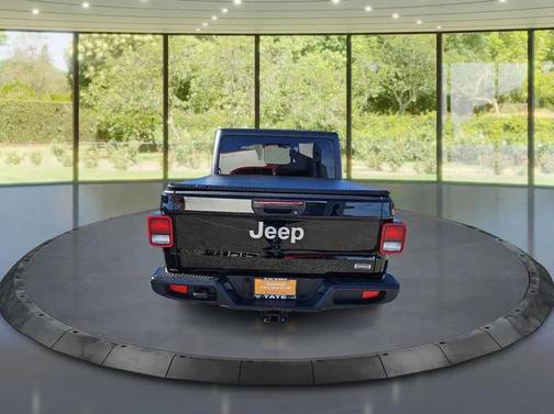 2022 Jeep Gladiator Overland