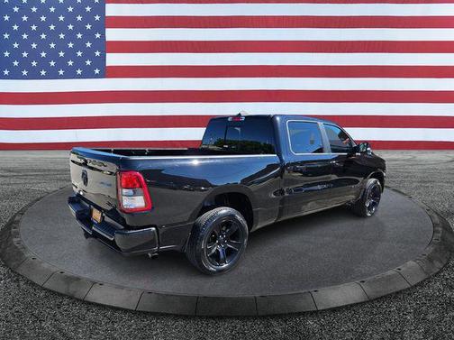 Diamond Black Crystal Pearlcoat 2022 RAM 1500 Big Horn/Lone Star